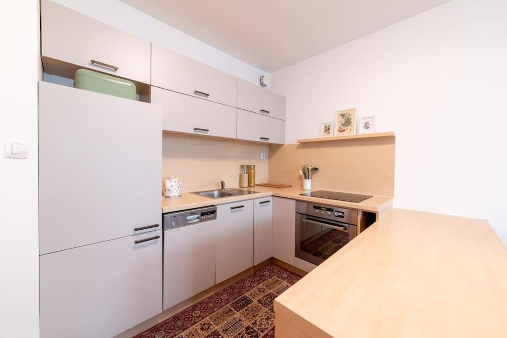 Grape Apartment Bratislava Eksteriør bilde